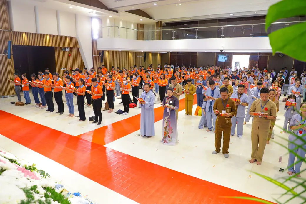 Ban Lãnh đạo cùng hơn 300 CBNV Kim Oanh Group dự Đại lễ Vu Lan báo hiếu tại chùa Hoằng Pháp