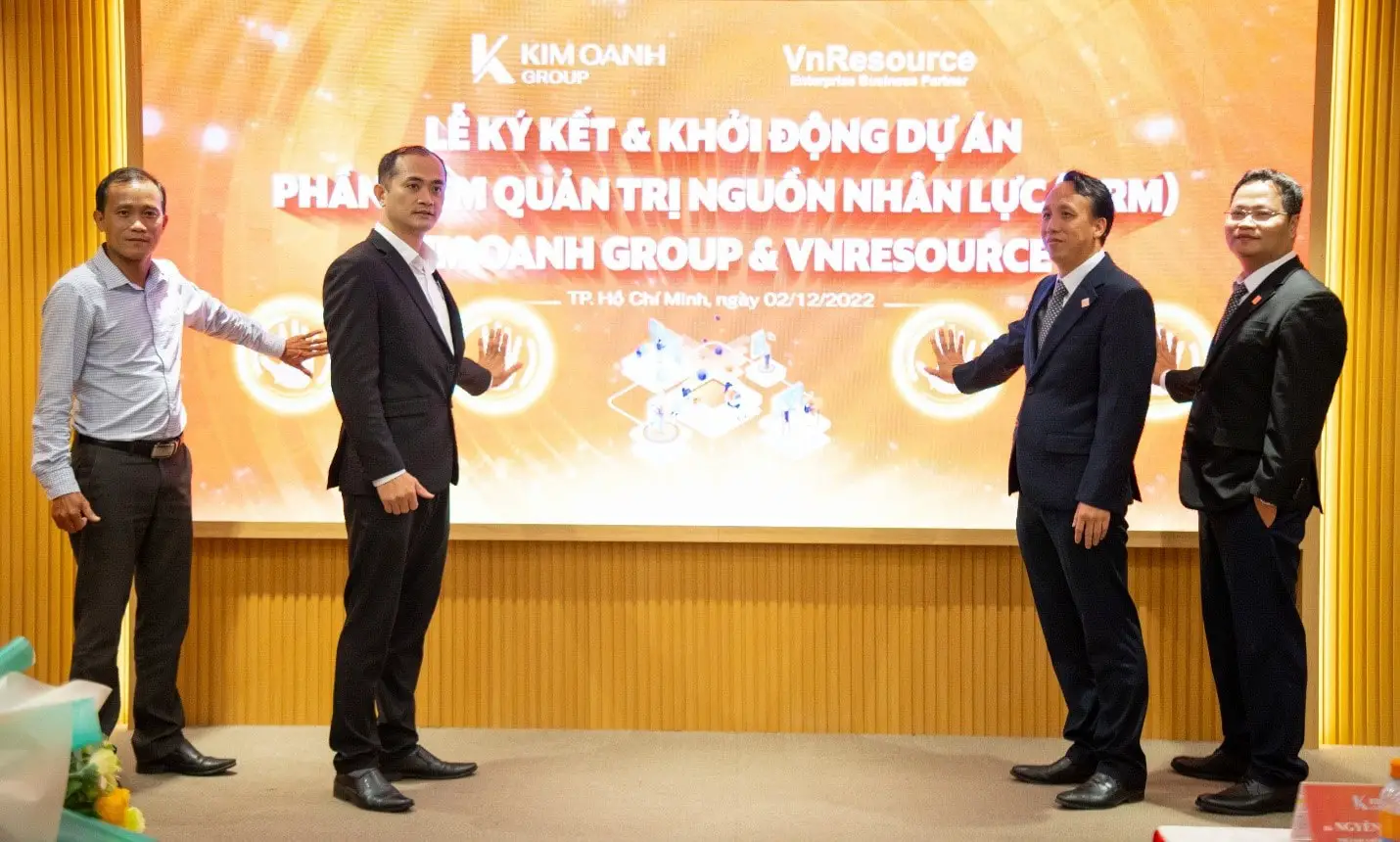 Ban lãnh đạo Kim Oanh Group và VnResource thực hiện nghi thức khởi động Dự án Phần mềm Quản trị Nguồn nhân lực (HRM)